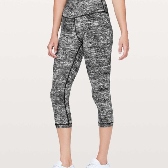 Lululemon Wunder Under Crop Hi-Rise 21" - Picture 1 of 11